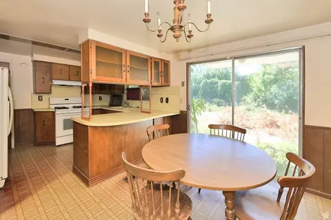 Kitchen - 549 W Echo Dr, Murray, UT 84123 photo 1 of 7