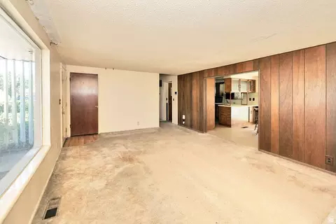 Living - 549 W Echo Dr, Murray, UT 84123 photo 2 of 4