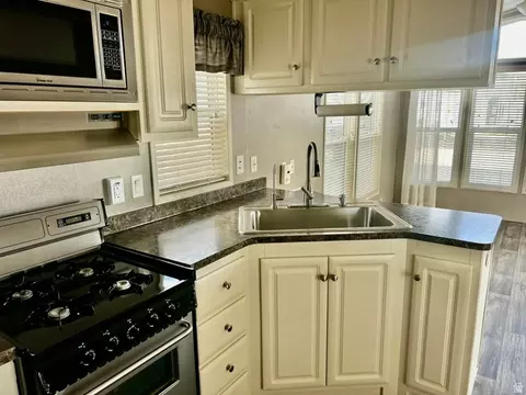 Kitchen - 448 E Telegraph St # 113, Washington, UT 84780 photo 4 of 6