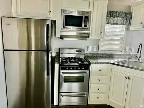 Kitchen - 448 E Telegraph St # 113, Washington, UT 84780 photo 6 of 6