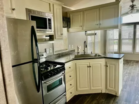 Kitchen - 448 E Telegraph St # 113, Washington, UT 84780 photo 3 of 6
