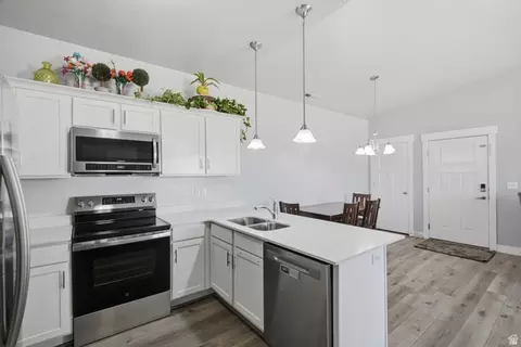 Kitchen - 88 W Silver Dr, Vineyard, UT 84059 photo 1 of 4