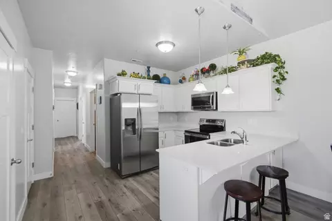 Kitchen - 88 W Silver Dr, Vineyard, UT 84059 photo 4 of 4