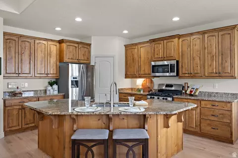 Kitchen - 927 S Iris Ln W, Mapleton, UT 84664 photo 1 of 3