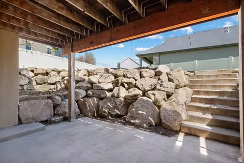 Exterior - 927 S Iris Ln W, Mapleton, UT 84664 photo 5 of 9