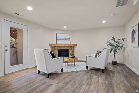 Living - 927 S Iris Ln W, Mapleton, UT 84664 photo 4 of 4