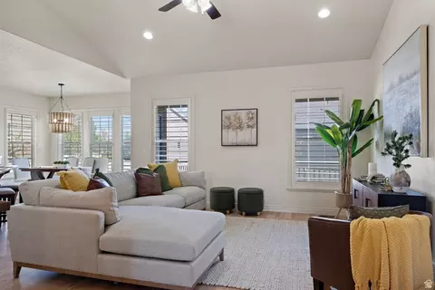 Living - 927 S Iris Ln W, Mapleton, UT 84664 photo 2 of 4