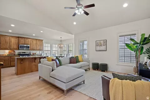 Living - 927 S Iris Ln W, Mapleton, UT 84664 photo 1 of 4
