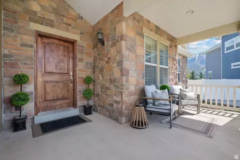 Exterior - 927 S Iris Ln W, Mapleton, UT 84664 photo 2 of 9