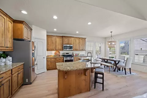 Kitchen - 927 S Iris Ln W, Mapleton, UT 84664 photo 2 of 3