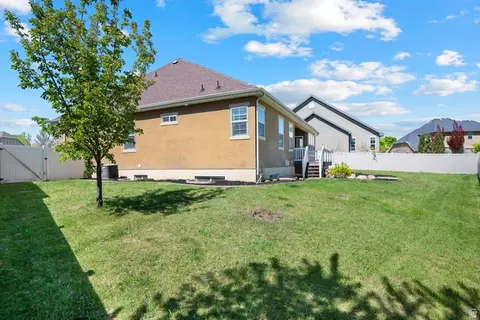Exterior - 927 S Iris Ln W, Mapleton, UT 84664 photo 6 of 9