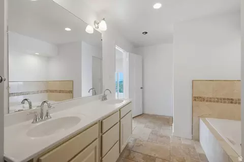 Bath - 3077 N Bannock Dr, Provo, UT 84604 photo 4 of 8