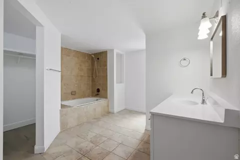 Bath - 3077 N Bannock Dr, Provo, UT 84604 photo 6 of 8