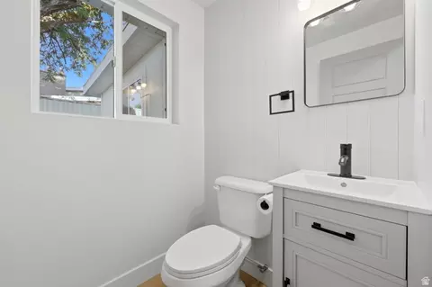 Bath - 5406 S York St, Murray, UT 84117 photo 1 of 5
