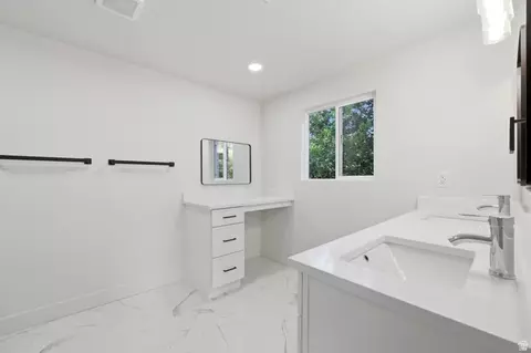 Bath - 5406 S York St, Murray, UT 84117 photo 5 of 5