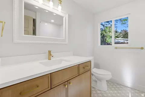 Bath - 5406 S York St, Murray, UT 84117 photo 2 of 5