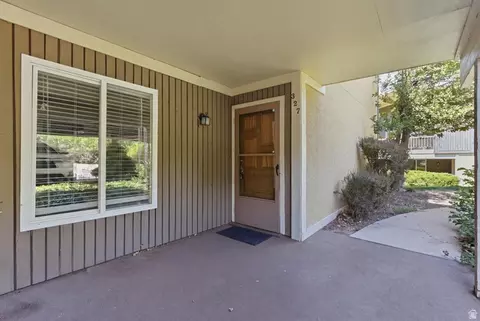 Exterior - 327 Peach Ln, Bountiful, UT 84010 photo 2 of 6