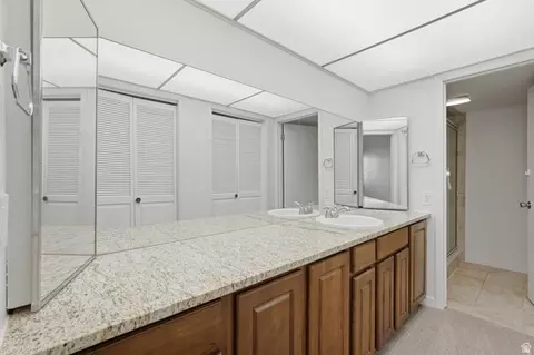 Bath - 327 Peach Ln, Bountiful, UT 84010 photo 2 of 3