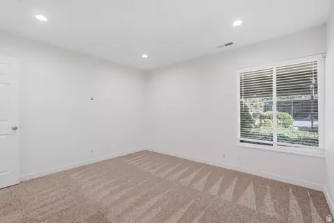 Bedroom - 327 Peach Ln, Bountiful, UT 84010 photo 1 of 5