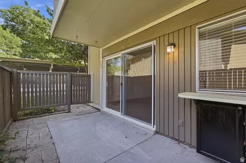 Exterior - 327 Peach Ln, Bountiful, UT 84010 photo 4 of 6