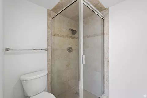 Bath - 327 Peach Ln, Bountiful, UT 84010 photo 3 of 3