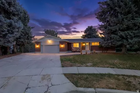 7503 S Paddington Cir W, West Jordan, UT 84084