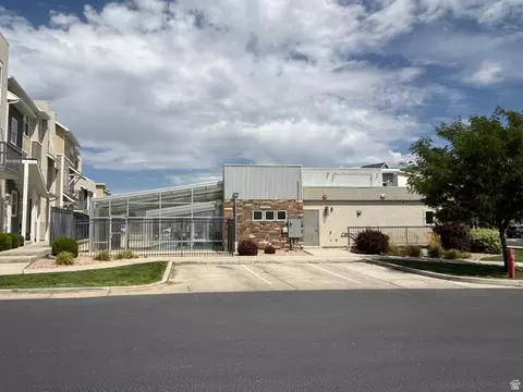 Exterior - 885 S 2560 E, Spanish Fork, UT 84660 photo 4 of 6