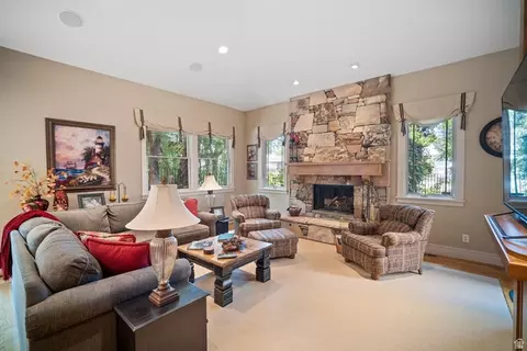 Living - 4736 S Millrace Ln E, Murray, UT 84107 photo 2 of 5