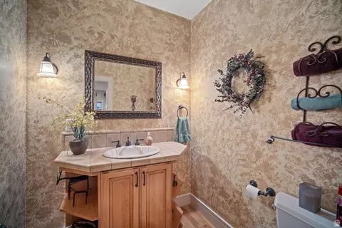 Bath - 4736 S Millrace Ln E, Murray, UT 84107 photo 3 of 5
