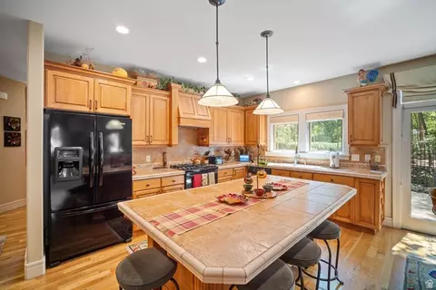 Kitchen - 4736 S Millrace Ln E, Murray, UT 84107 photo 2 of 2