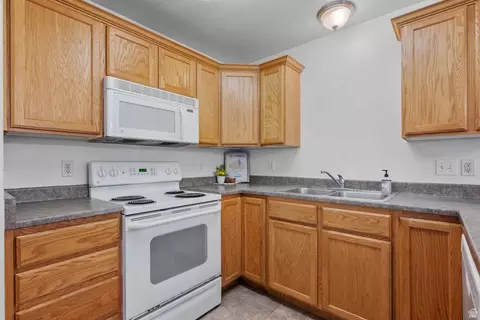 Kitchen - 3531 E Rock Creek Rd #7, Eagle Mountain, UT 84005 photo 2 of 3
