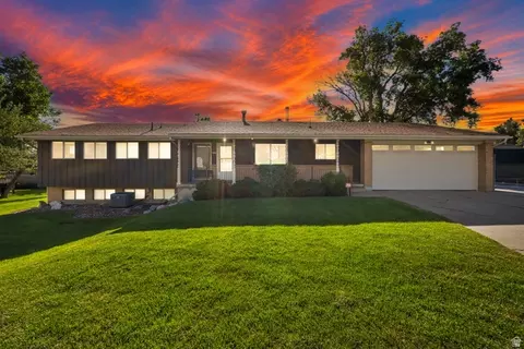 4250 S Panorama Dr E, Holladay, UT 84124