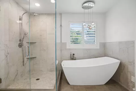 Bath - 6231 S Vinecrest Dr S, Murray, UT 84121 photo 3 of 5