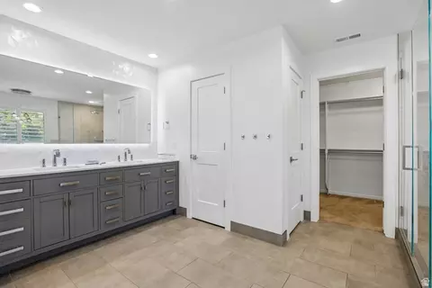 Bath - 6231 S Vinecrest Dr S, Murray, UT 84121 photo 2 of 5