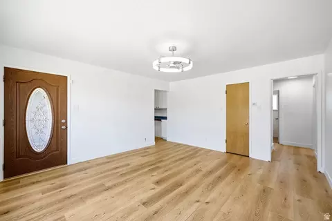 Living - 6272 S 400 E, Murray, UT 84107 photo 1 of 7