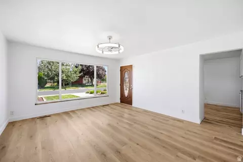 Living - 6272 S 400 E, Murray, UT 84107 photo 2 of 7