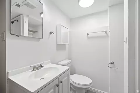 Bath - 6272 S 400 E, Murray, UT 84107 photo 2 of 3