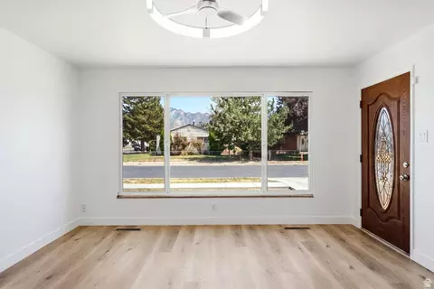 Living - 6272 S 400 E, Murray, UT 84107 photo 3 of 7