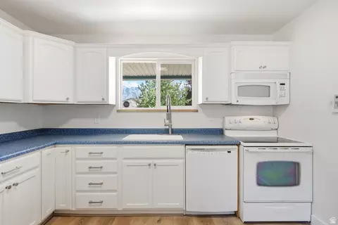 Kitchen - 6272 S 400 E, Murray, UT 84107 photo 2 of 4