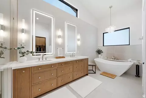 Bath - 1230 E Longview Dr #23, Hideout, UT 84036 photo 1 of 10