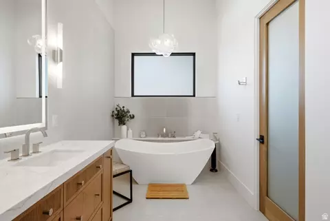 Bath - 1230 E Longview Dr #23, Hideout, UT 84036 photo 2 of 10