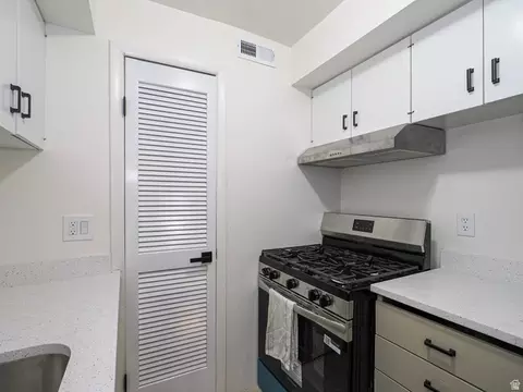 Kitchen - 88 W 50 S #C-1, Centerville, UT 84014 photo 2 of 4