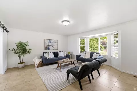 Living - 2902 S 650 E, Bountiful, UT 84010 photo 1 of 6