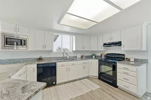 Kitchen - 2902 S 650 E, Bountiful, UT 84010 photo 3 of 3