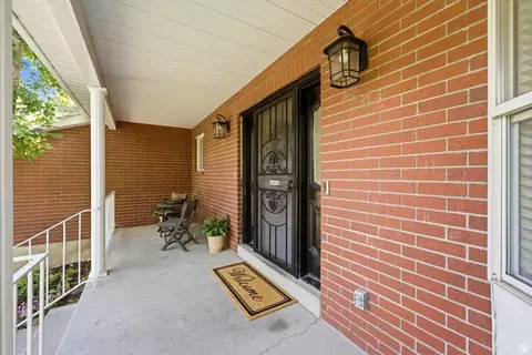 Exterior - 2902 S 650 E, Bountiful, UT 84010 photo 2 of 7