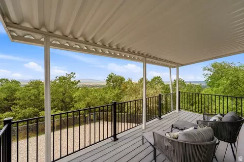 Exterior - 2902 S 650 E, Bountiful, UT 84010 photo 4 of 7
