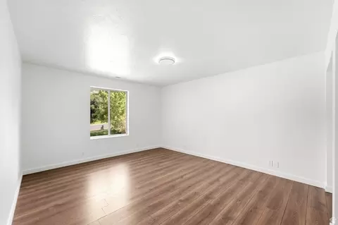 Living - 2902 S 650 E, Bountiful, UT 84010 photo 4 of 6