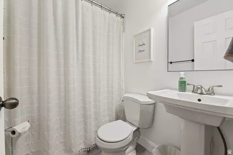 Bath - 7873 Windhover Rd, Eagle Mountain, UT 84005 photo 2 of 4