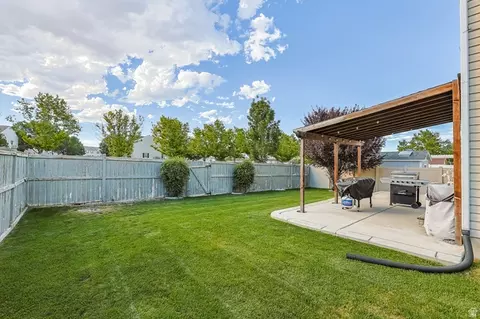 Exterior - 7873 Windhover Rd, Eagle Mountain, UT 84005 photo 4 of 5