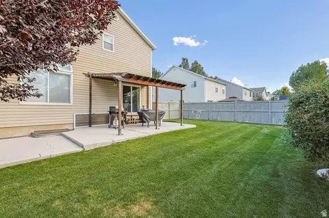 Exterior - 7873 Windhover Rd, Eagle Mountain, UT 84005 photo 3 of 5